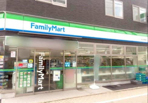 コンビニ　ファミリーマート 尾山台駅南店（コンビニ）まで231m
