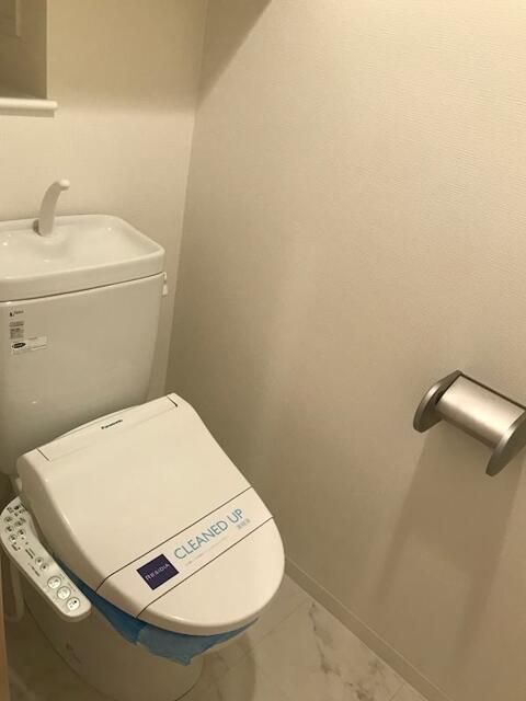 トイレ　別タイプ部屋　参考写真です