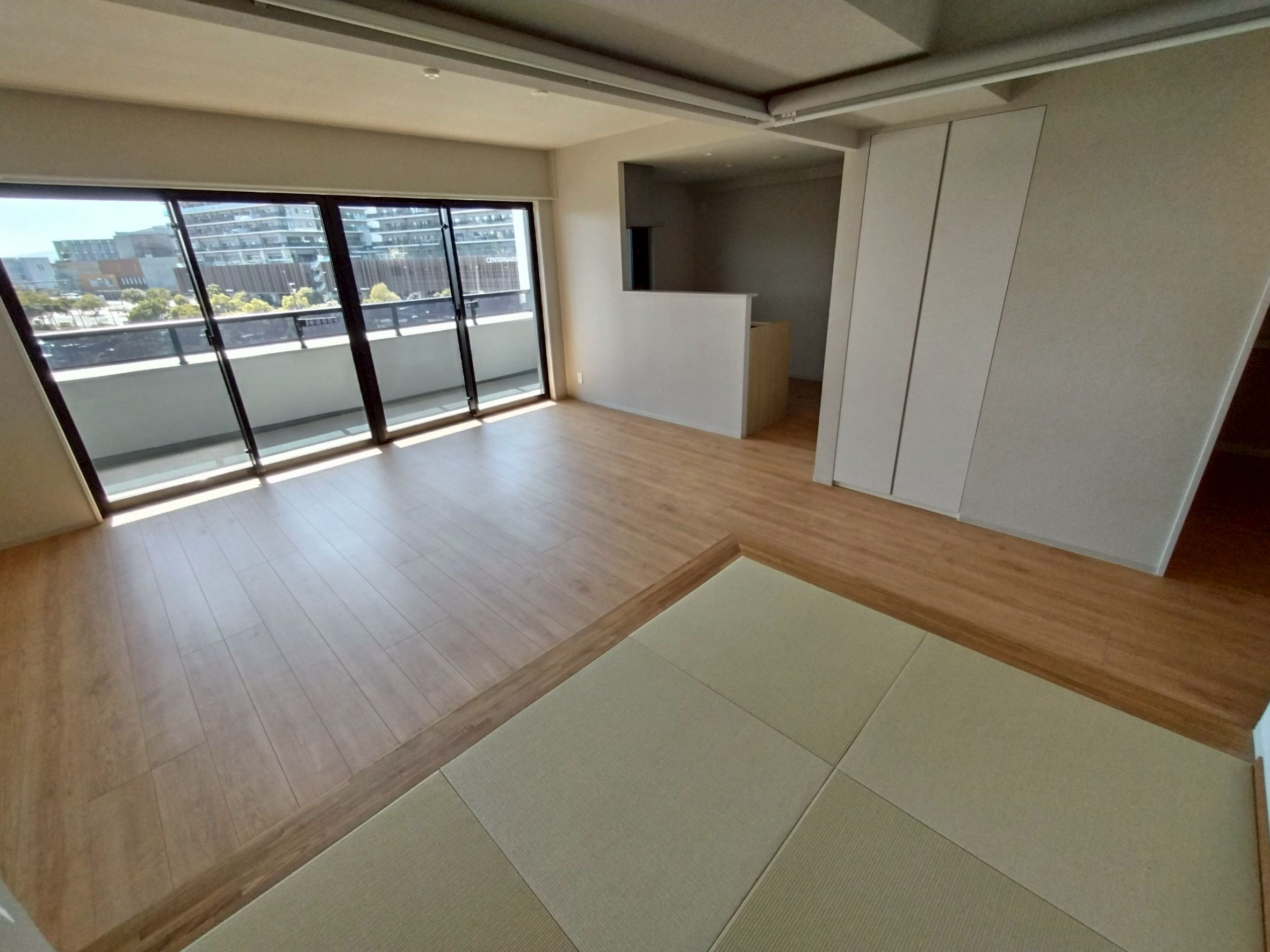 居室・リビング　広々としたリビング