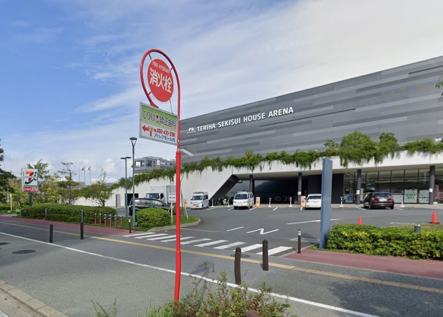 コンビニ　セブンイレブン福岡市総合体育館店（コンビニ）まで641m