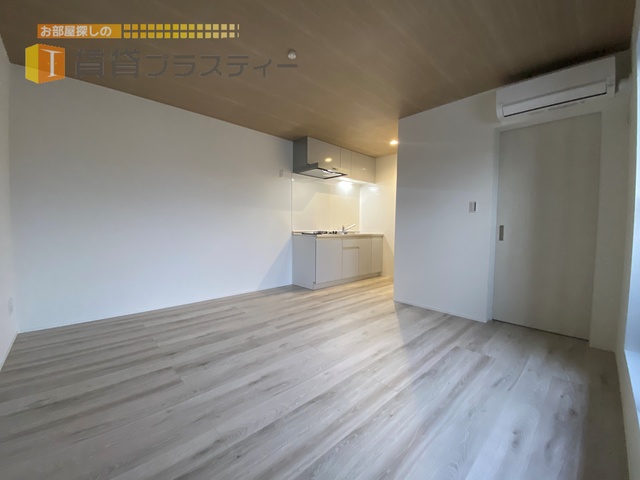 居室・リビング　家具の配置しやすいリビングです。