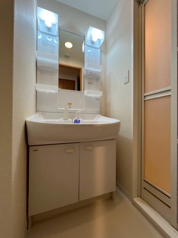 洗面設備　別部屋写真使用