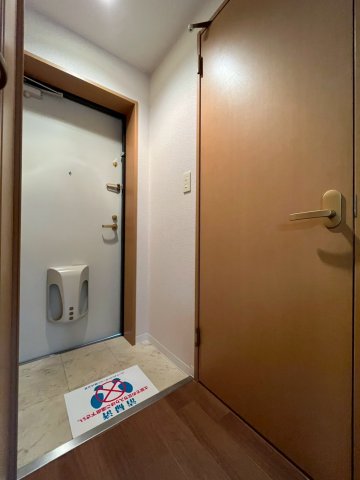 玄関　別部屋写真使用