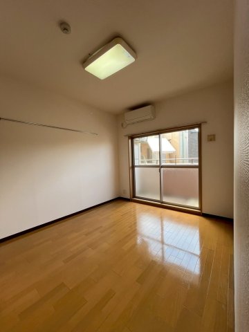 居室・リビング　別部屋写真使用