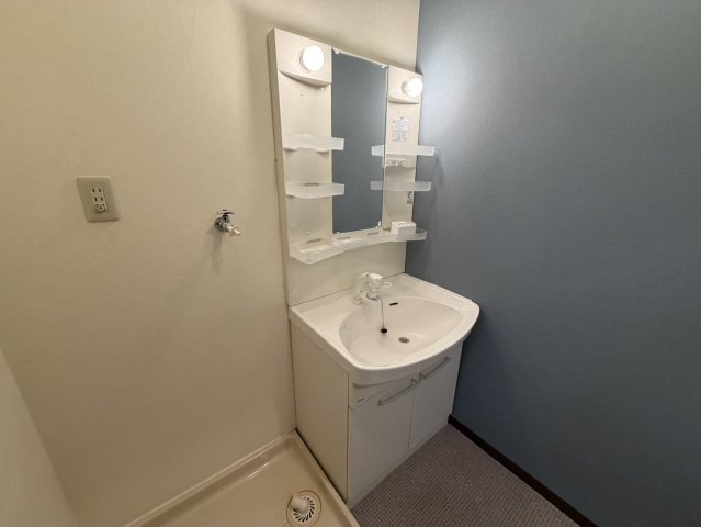 洗面設備　脱衣スペースもあります