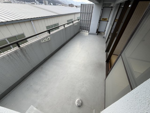 バルコニー　外からの目が気にならないバルコニーで洗濯物が干せます