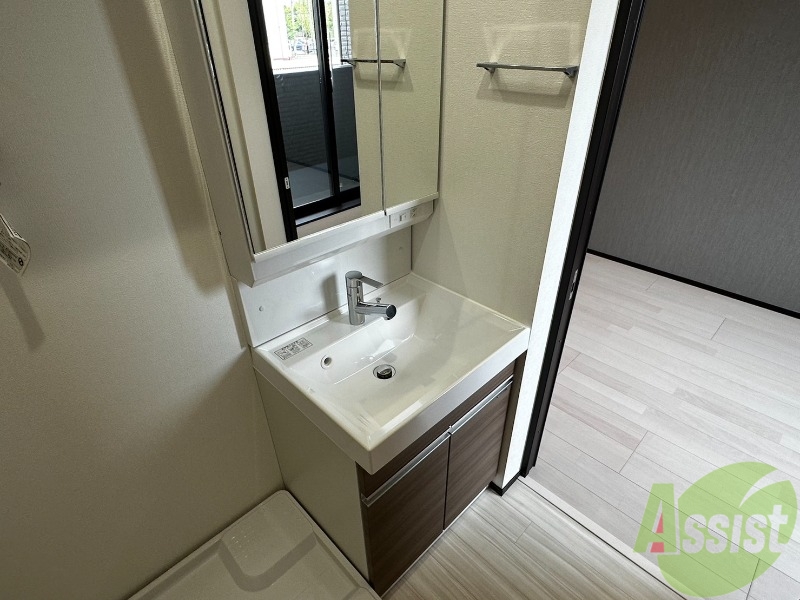 洗面設備　洗面台は独立しています。朝の身支度はこちらでどうぞ～