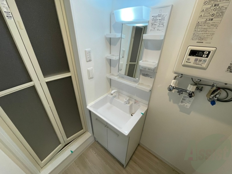洗面設備　大きくて使いやすそうな独立洗面台になっています。
