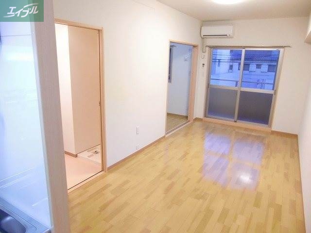 居室・リビング　広めのリビング