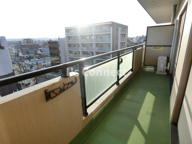 バルコニー　５階のお部屋で洗濯物もたくさん干せます。