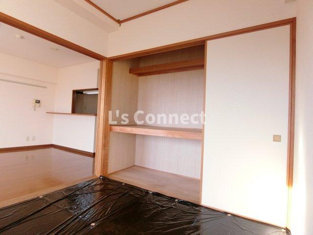 その他設備　和室には１間半の押入付き。