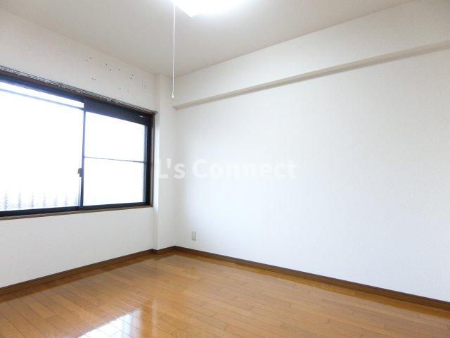 その他　独立した洋室は寝室として使えます。