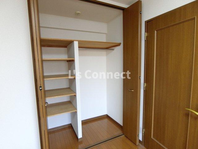 収納　奥行きのあるクローゼットでお荷物もすっきり収納。