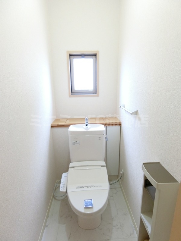 トイレ　同タイプ　温水洗浄便座つき