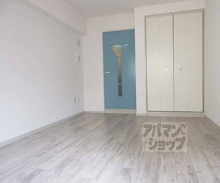 居室・リビング　築年数は古いですが中はキレイです！