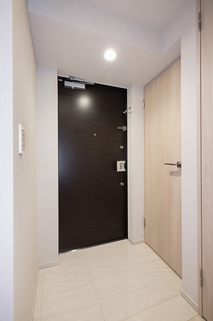 玄関　※写真は同タイプ住戸です。