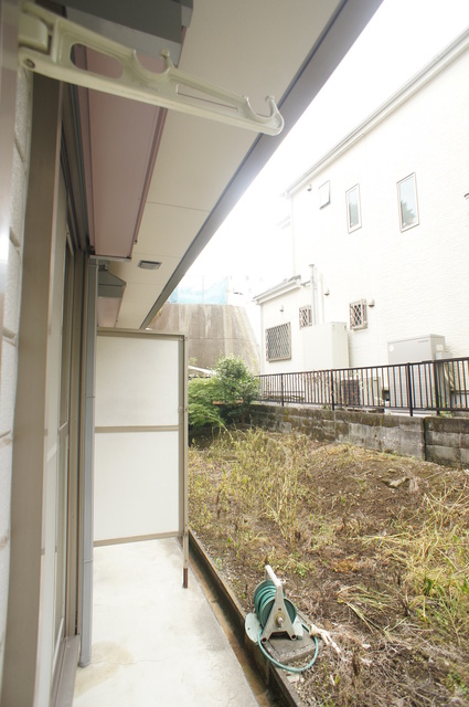 バルコニー　バルコニーがあるので洗濯物を太陽の下で干すことができます♪