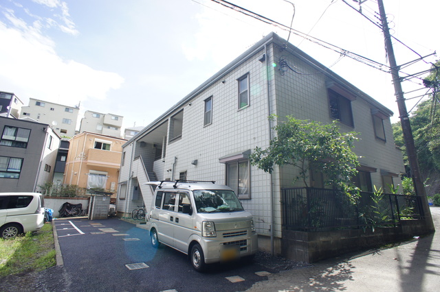 建物外観　小田急線向ヶ丘遊園駅まで徒歩１７分の立地☆