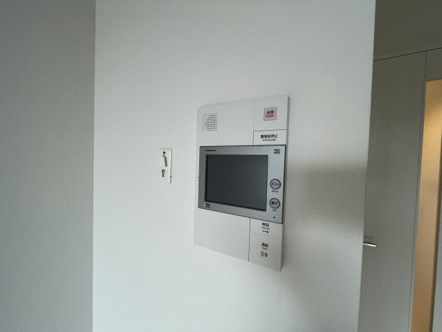 セキュリティ　安心のモニター付きインターホンです。