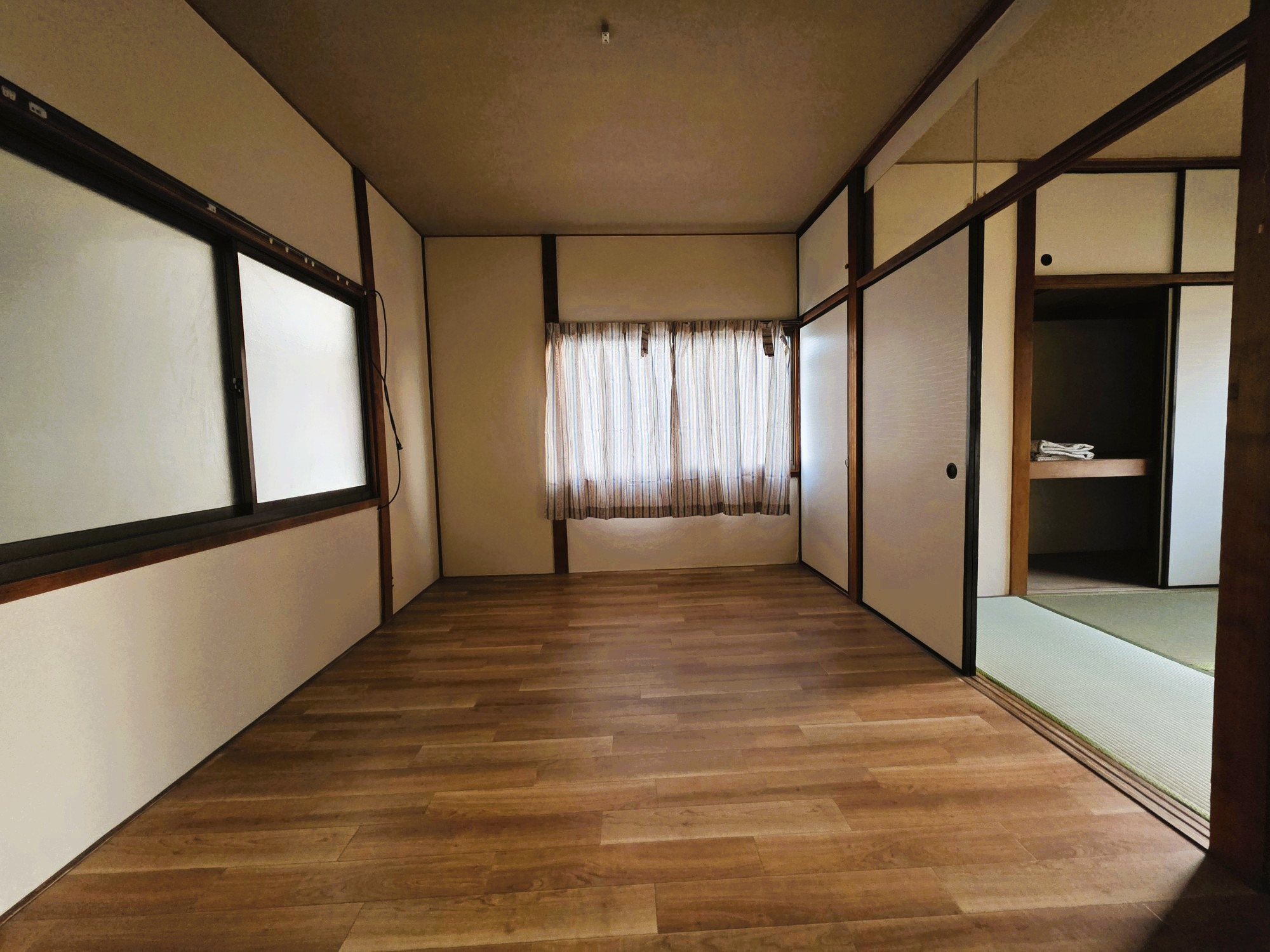 青山荘201の居間写真
