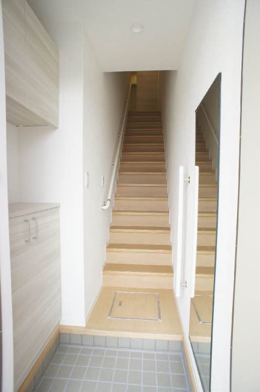 玄関　※同施工メーカーの類似物件になります。