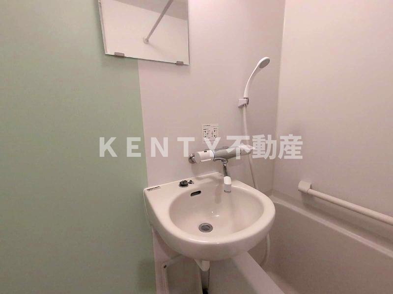 洗面設備　ゆったりとスペースのある洗面所