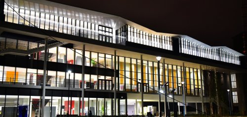 役所　城東区民センター（役所）まで571m