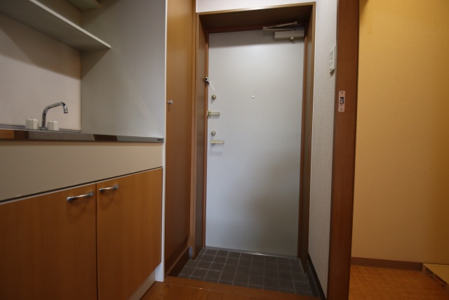 玄関　※別室の参考写真の為、現況優先です。