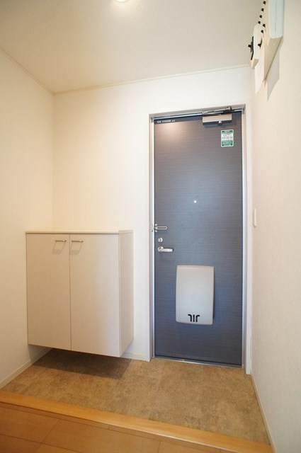 玄関　玄関には大きな下駄箱があるので、いつでもスッキリ片付きます！