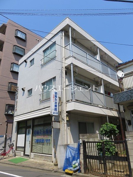 建物外観　鉄骨造3階建のマンションです。