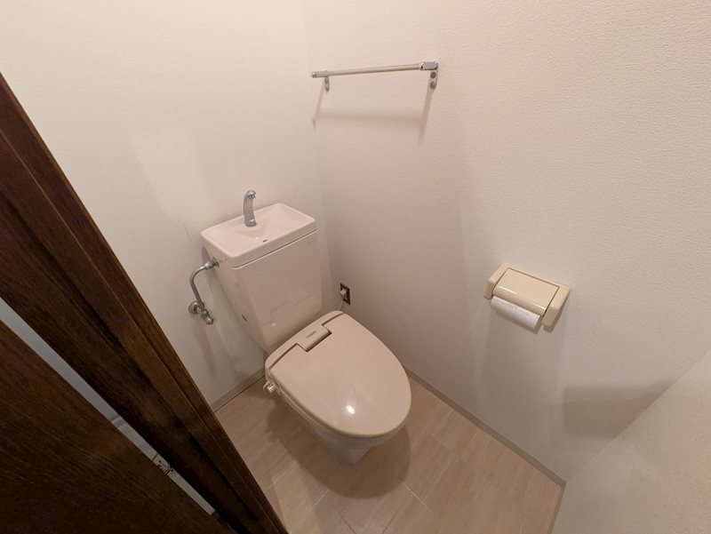 トイレ　同物件同号室の室内写真です。(102号室)