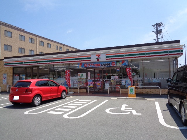 コンビニ　セブンイレブン（コンビニ）まで1823m