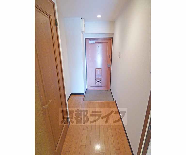 玄関　広々とした玄関です。