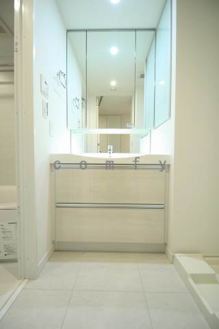 洗面設備　三面鏡独立洗面台