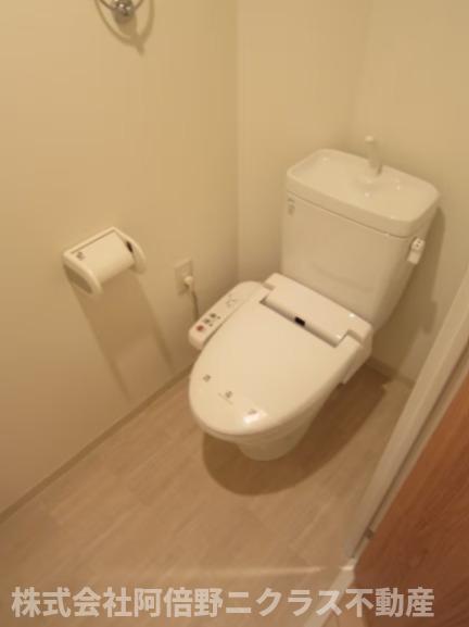 トイレ　内装は別部屋の参考写真です。