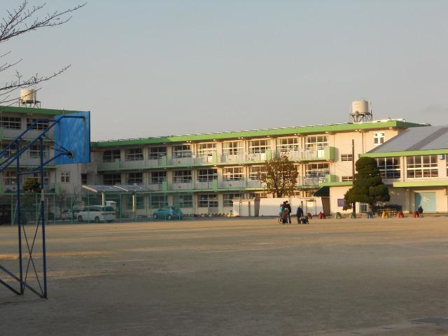 中学校　上津役中学校（中学校）まで1920m