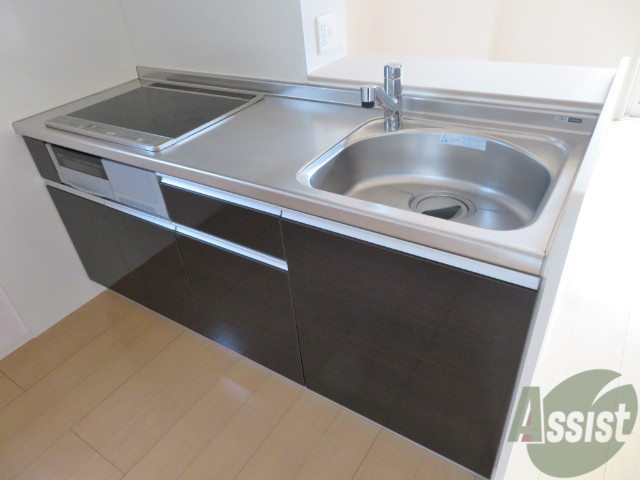 キッチン　こちらはキッチン。調理スペースもあり使いやすそうです。