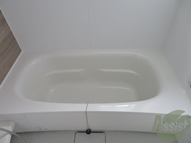 バス・シャワールーム　バスルームはこちらです。広々としてゆったり休めます。