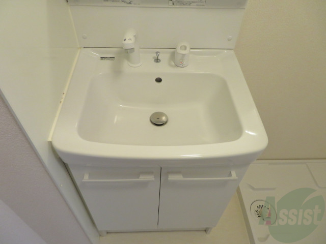 洗面設備　洗面台。朝の身支度はここでばっちり決めましょう。