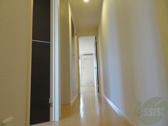 玄関　玄関の様子です。明るい印象ですね。気分もあがりそう。