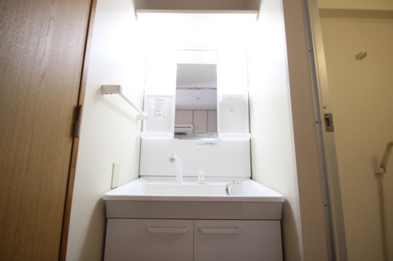 洗面設備　※他部屋の写真です。