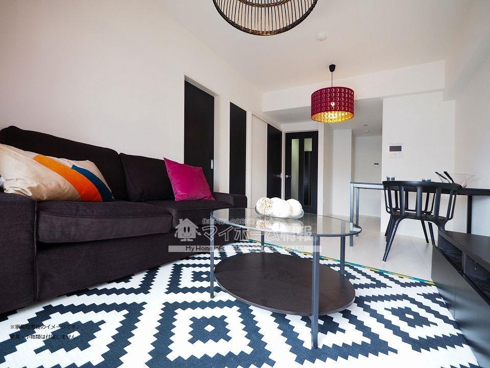 居室・リビング　リビング11.4帖と広々してますので家具も置きやすい