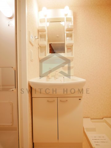 洗面設備　独立洗面台、朝の身支度には欠かせません