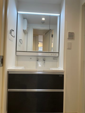 洗面設備　コンパクトで使いやすい洗面所