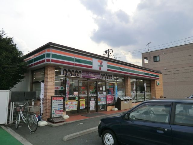 コンビニ　セブンイレブン熊谷新堀店（コンビニ）まで887m