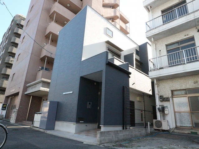 建物外観　天井も高く、開放的です