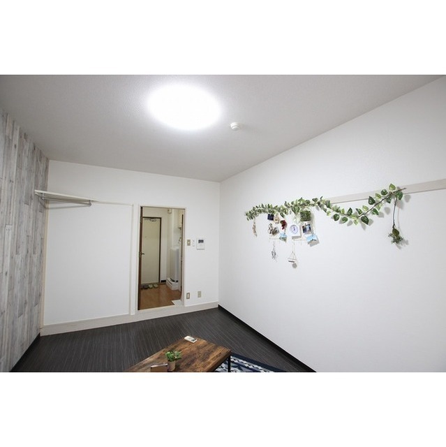 居室・リビング　小物・家具は付きません