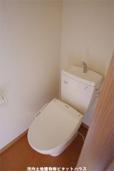 トイレ　※部屋によりクロス等の色が異なる場合がご