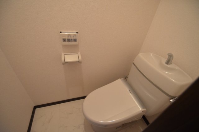 洗面設備　気分すっきり温水洗浄便座