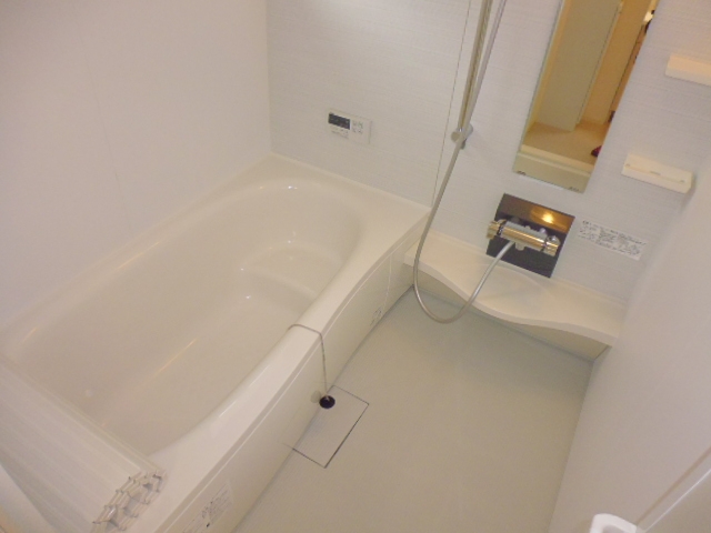 バス・シャワールーム　追い焚き（一坪風呂）